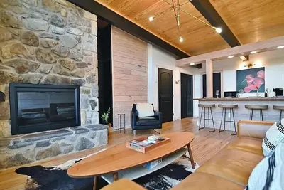 Image de Sunset Ridge (#338) | Walk to Ski Bike Eat!