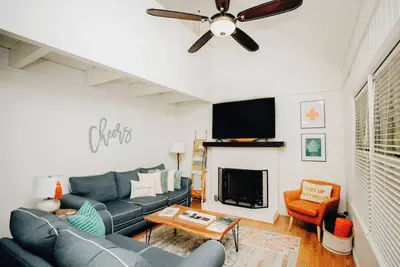 Image de Cheers On Chinkapin 2 miles to downtown Dahlonega, private cozy mountain cottage