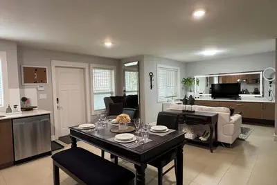 Image de Studio 26 Residences:  2br Luxury Suite, w/ Backyard & Free Parking