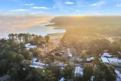 Image de Our Happy Lake House