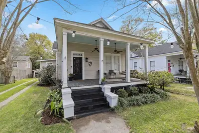 Image de Antique charm! Spacious home in heart of Midtown