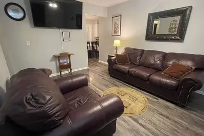 Image de Aimee's Place- Comfy and  Close to Everything!