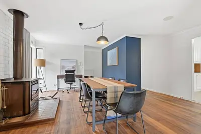 Image de Dixon Delight - Beautiful holiday home on Dixon Street.