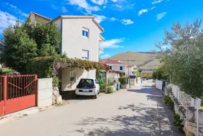 Image de Appartement de deux chambres avec le balcon et la vue sur le mer Grebastica, Sibenik (A-24821-d)