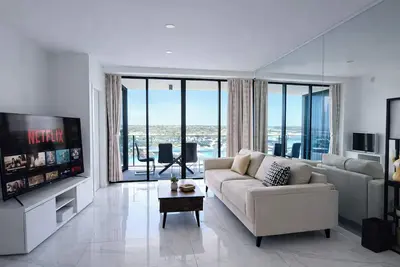 Image de Cosy 3br Apt in Harbourside with Parking - Canal view and Waterfront