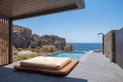 Lapis Nera Villa Ii - Beachfront & Free*Heated Pool