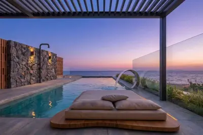 Lapis Nera Villas - Beachfront & Free*Heated Pools