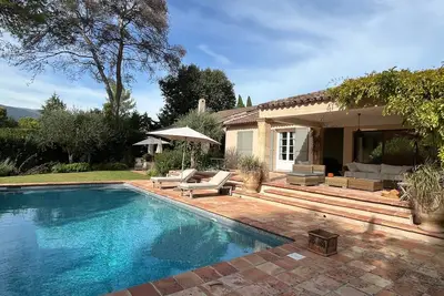 Image de Villa « Les Coteaux » avec piscine privée, Wi-Fi et climatisation