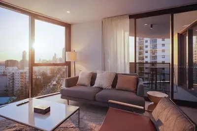 Modern 2br Coastal Stay in Broadbeach with Pool