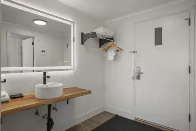 Premium 2 Queen Beds, Lake View