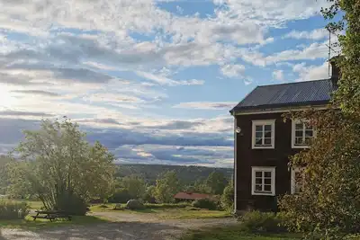 Image de Spacious Farmhouse – Skiing, Forest & Town. Pet-friendly!