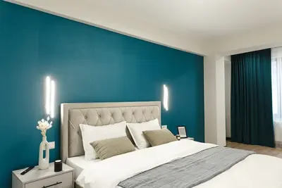 Image de Stylish & Spacious, Prime City Spot