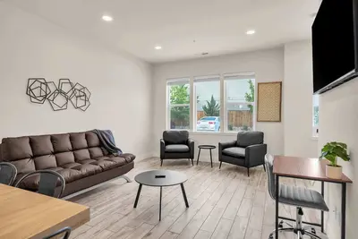 Image de Tranquil Haven|2 Br| 2. 5 Baths|3TVs|Sleeps 7
