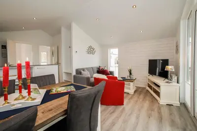 Image de Maison de vacances « Bungalow sur le domaine Janssen » avec terrasse privée, jardin & Wi-Fi