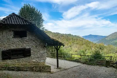 Image de Oihaneko Etxea, la grange dans la forêt, au Pays Basque