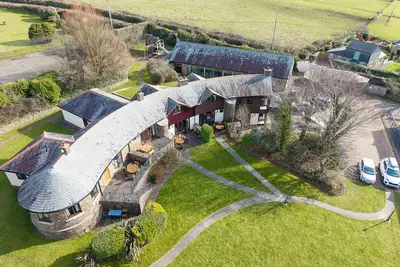 Image de Nestled in an elevated position with sweeping views across the Luxulyan Valley.