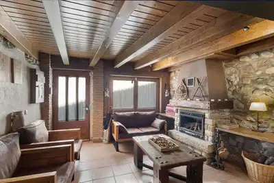 Image de Maison de campagne 'Bellver' avec vue sur la montagne, terrasse privée et Wi-Fi