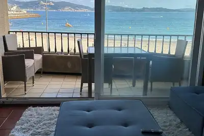 Image de Unbeatable location, first line of the beach in the middle of Silgar promenade.