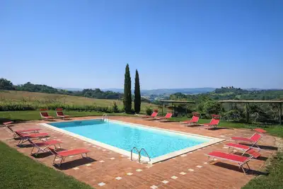Image de Noyer – Appartement toscan 2 chambres au rez-de-chaussée avec piscine panoramique