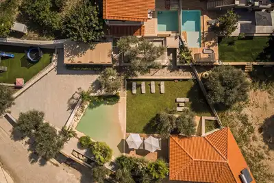 Image de Countryside Villa with a Walk-in Free Form Pool