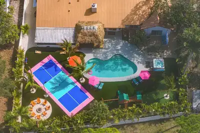 Image de New! 9 Min to Beach, Htd Pool, Hot Tub, Pickleball