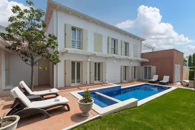 Image de Luxury Villa Rafaelle with pool near Poreč for up to 6 guests.