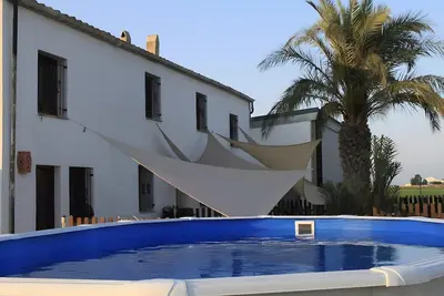 Image de Maison de campagne « Marisma » avec piscine partagée, Wi-Fi et climatisation