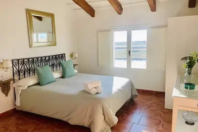 Image de Maison de campagne « Masia Llambrich Bomba » avec piscine partagée, Wi-Fi et climatisation