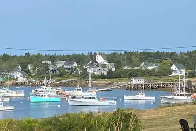 Image de Grandma's Maine camp located in a quaint fishing village-rustic, cozy, and clean