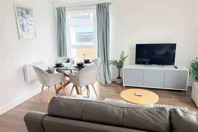 Image de 2br Bracknell Apt Near Ascot | Parking & WiFi