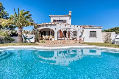 Image de Villa indépendante à Cumbres del Sol avec piscine privée et grand jardin clos