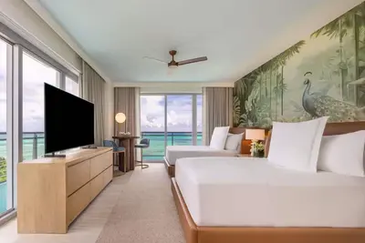 Image de Stunning Pet Friendly 3br Unit | Near Goodman’s Bay Park with Pool