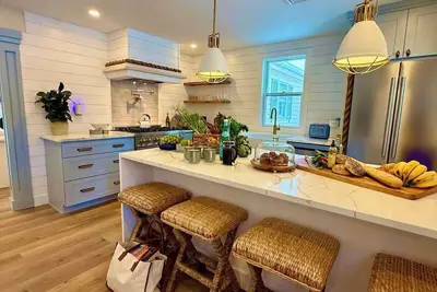 Image de Charming Waterfront Cottage with Hot Tub, Sauna & Fire Pit