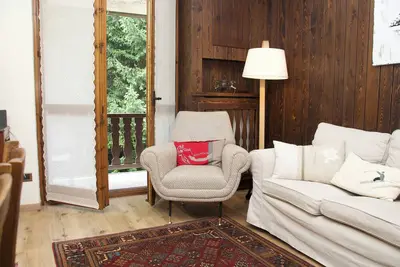 Image de Two minutes from the ski slopes, cozy renovated apartment.