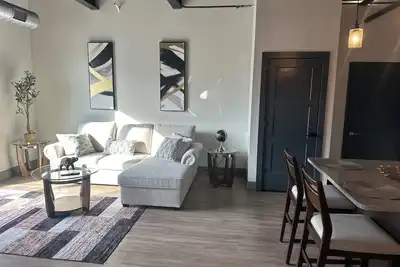 Image de 203 - New Luxury Downtown Condo 1 bedroom with Fireplace