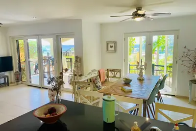 Image de Seafront spacious groundfloor apartment with amazing views (semi longstay)