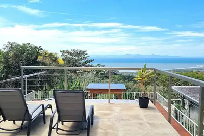 Lhf- Oceanview Villa: 3 Suites • Sleeps 8• 2 pools