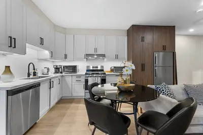Image de Modern Styled 2b/2b, Full kitchen, Laundry, Parking (paid)