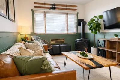 Image de Storybook setting, cozy retreat