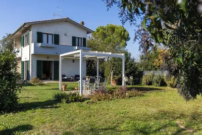 Image de Villa of 120 square meters, surrounded by a large garden, equipped and whirlpool spa