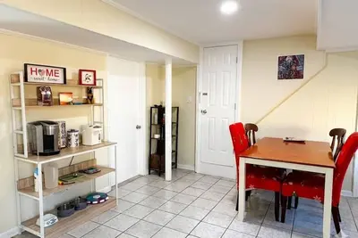 Image de Cozy 2br Urban Haven · Peaceful City Retreat