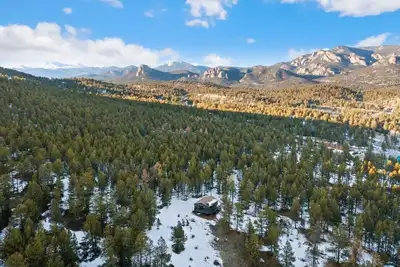 Image de The Pine Getaway on 60 Acres with Hot Tub