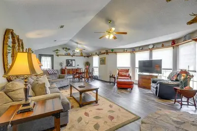 Image de Peaceful 3br 2. 5ba Retreat Near The Marina With Pool And Outdoor Living
