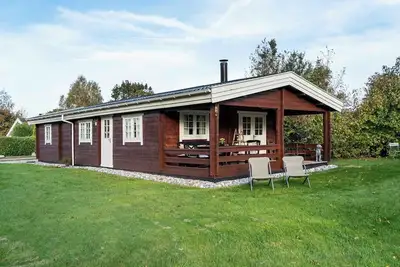 Image de Charming timber house with sauna near beach