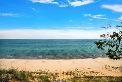 Image de Lake Michigan Retreat | 2 Cottages | Sleeps 10