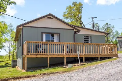 Image de Lakefront 2br Cottage, Private Deck & Boat Slip on Kentucky Lake