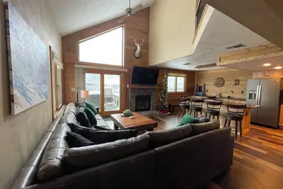 Image de Ski-In / Ski-Out 3-Br, 3 Bath Condo in Sunridge Community