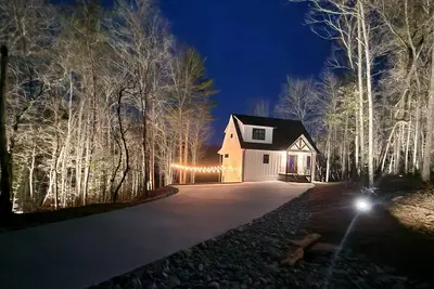 Image de Peaceful New Home Close to Helen/Hot Tub/Theater/Game Room