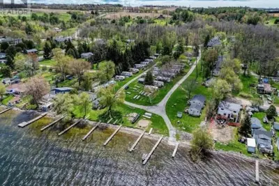 Trailer 10 - Lakefront