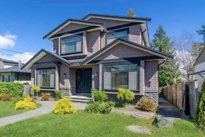 Image de Cozey/Modern Burnaby home | Central to metro Vancouver | Family friendly!